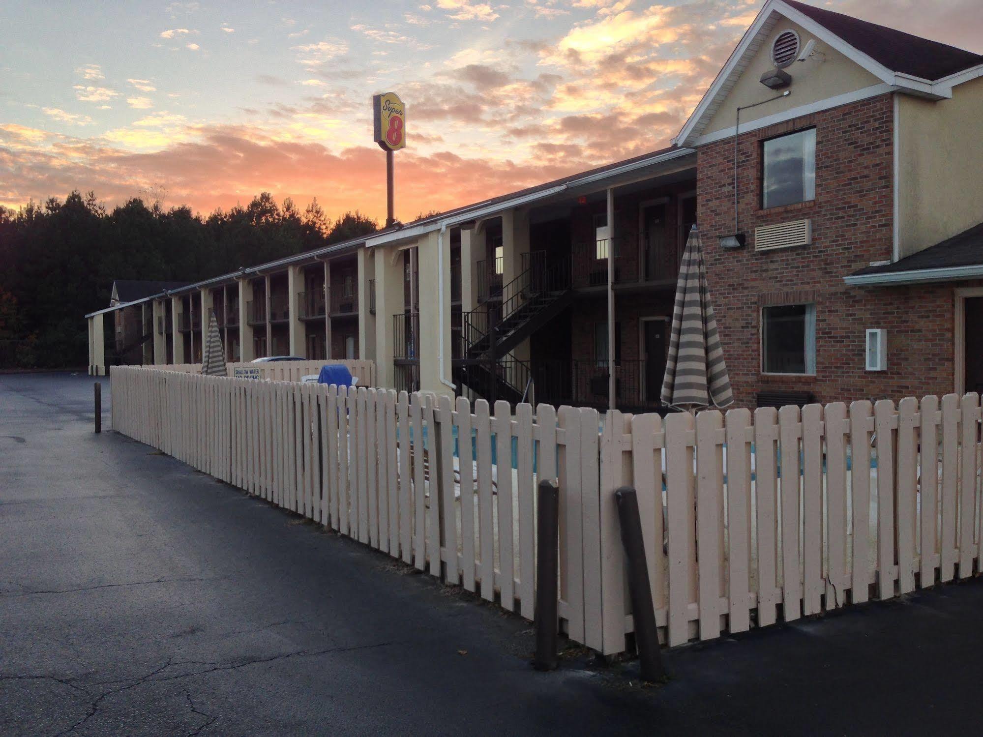 Super 8 By Wyndham Florence Exterior photo