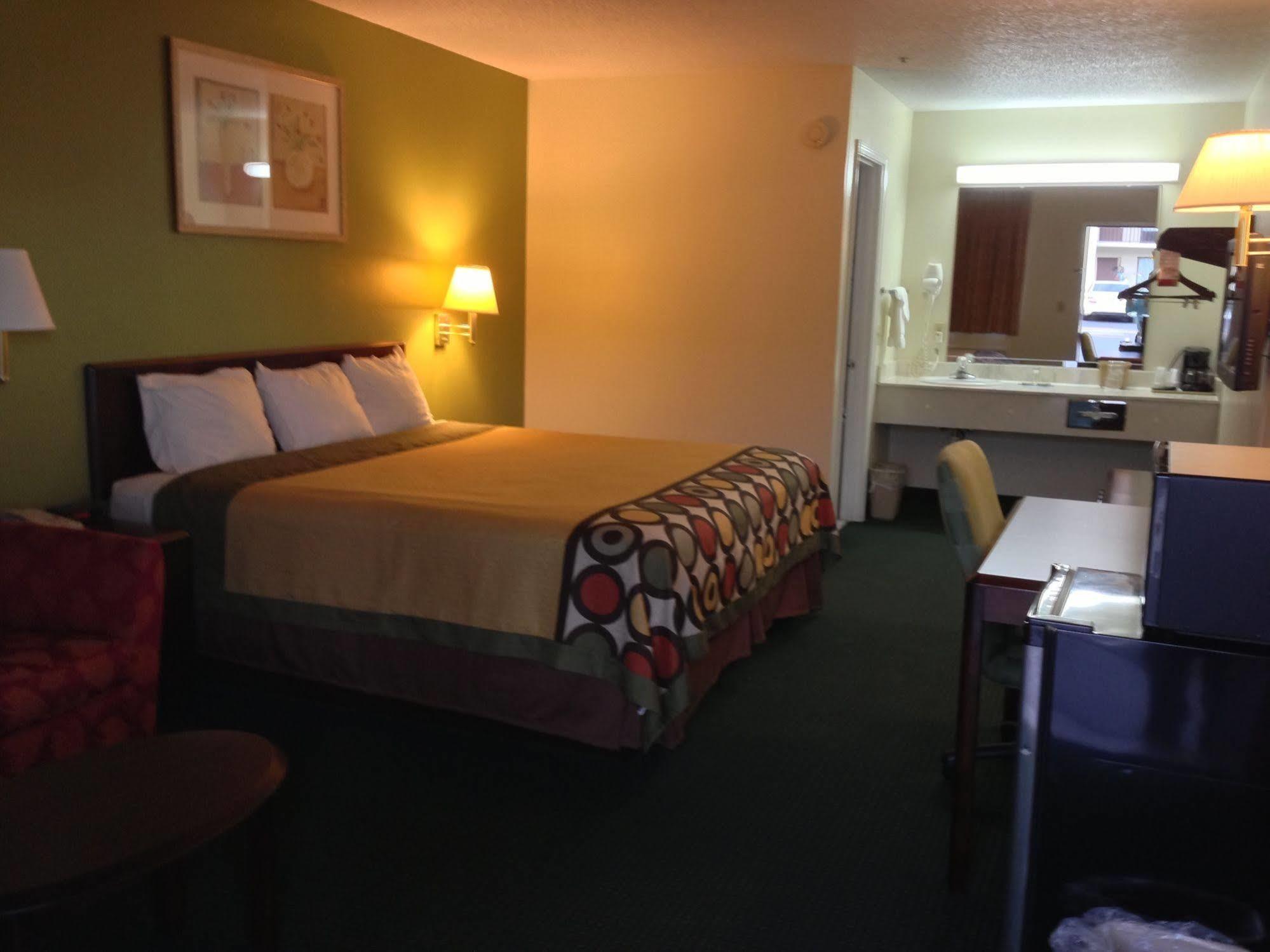 Super 8 By Wyndham Florence Exterior photo