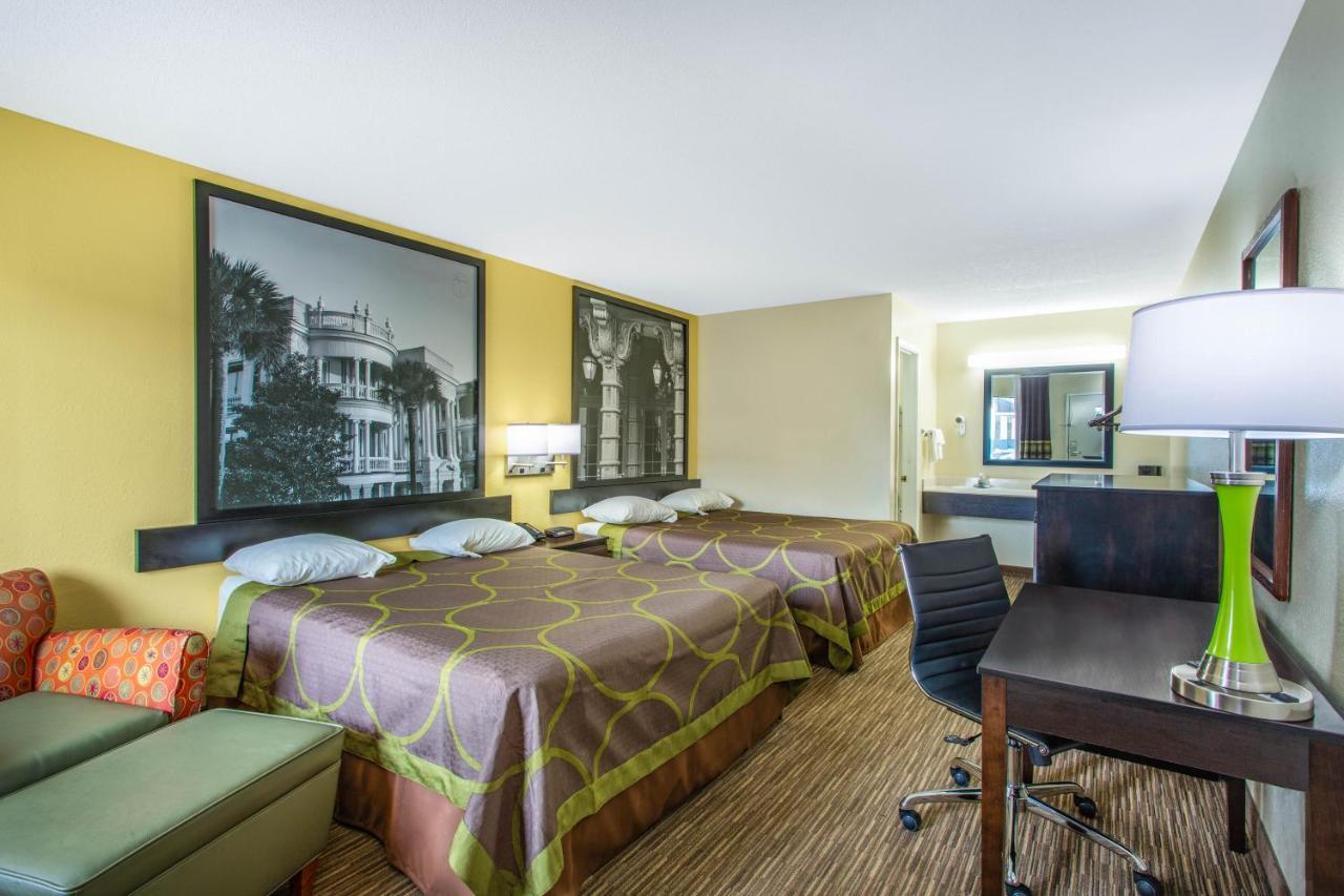 Super 8 By Wyndham Florence Exterior photo