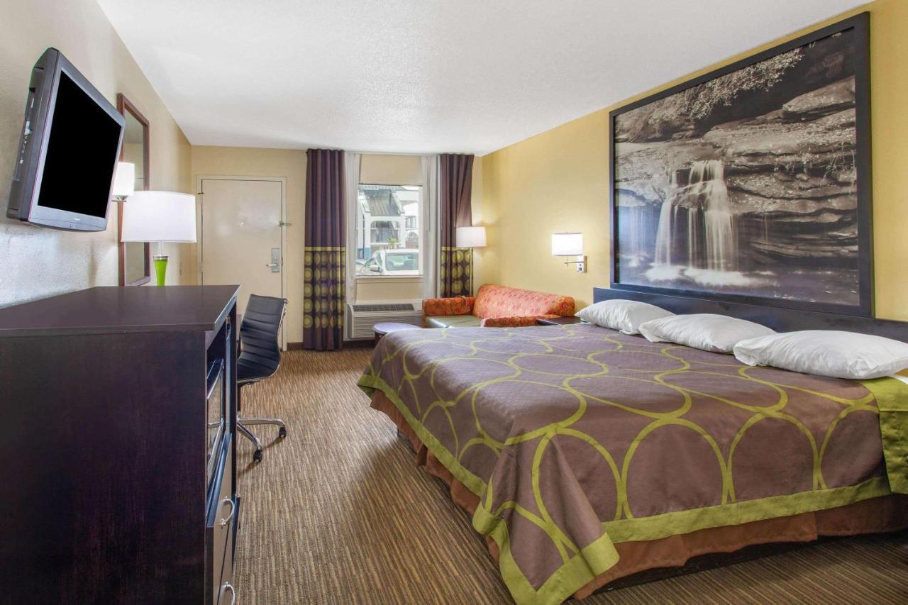 Super 8 By Wyndham Florence Exterior photo